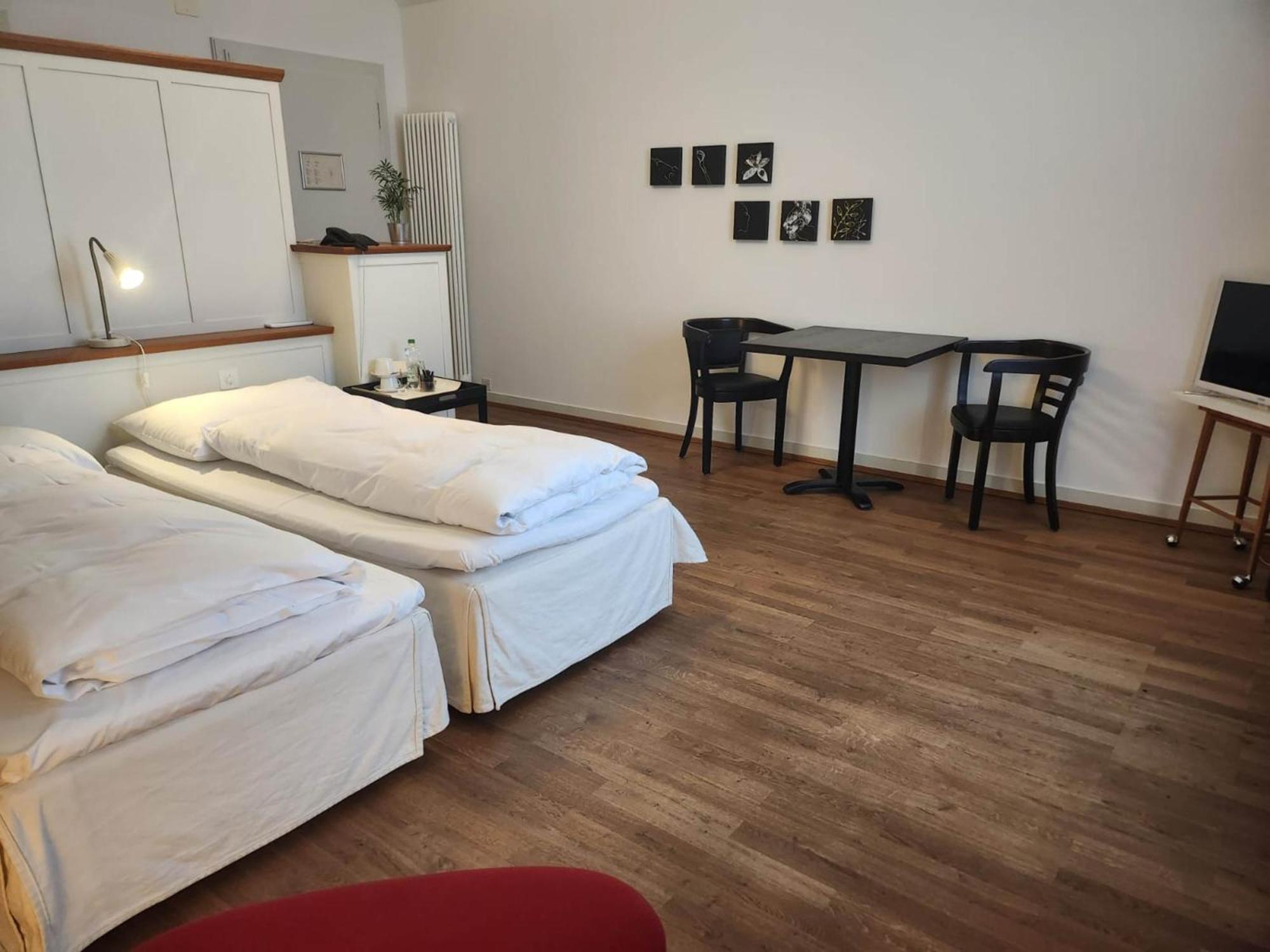 Hotel Im Schlosspark Binningen Екстер'єр фото