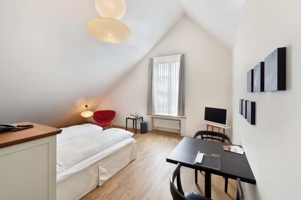 Hotel Im Schlosspark Binningen Екстер'єр фото