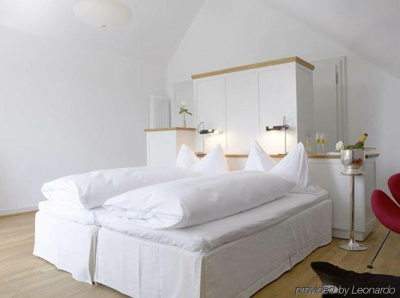 Hotel Im Schlosspark Binningen Екстер'єр фото